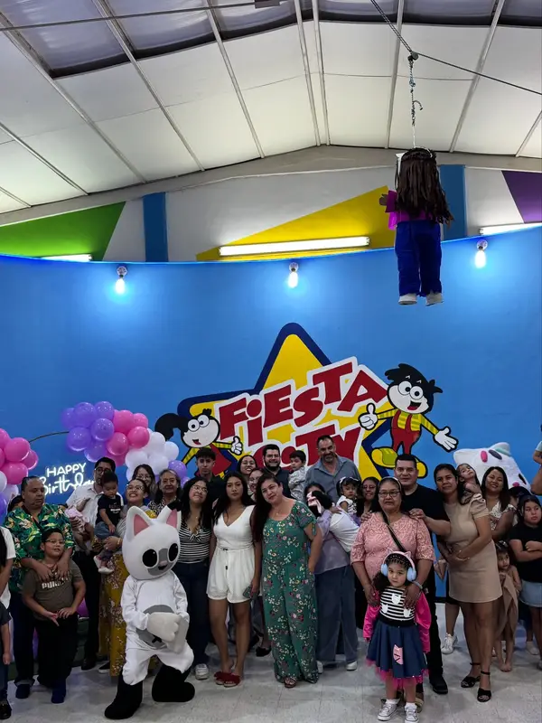 Fiesta real con piñata